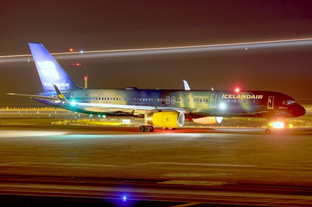 Boeing 757-200 (TF-FIU) - Tenerife Sur - Reina Sofia (TFS / GCTS) - Spainbr /br /Photo taken: October 20, 2023br /br /Operator: Icelandairbr /Type: Boeing 757-256br /Registration: TF-FIUbr /Serial: 26243/603