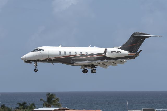 Bombardier Challenger 300 (N564FX)