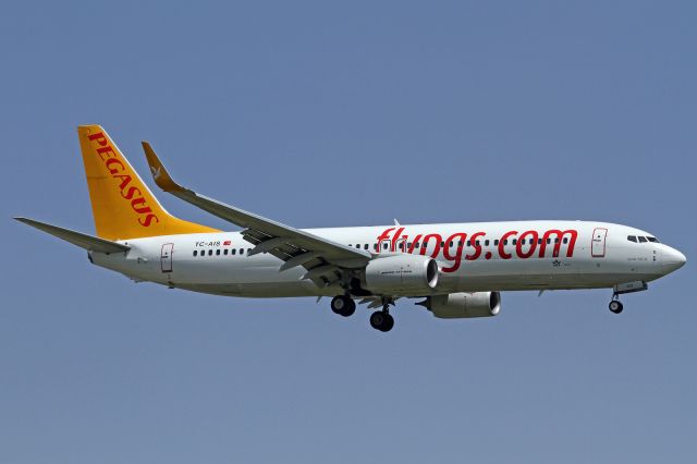 Boeing 737-800 (TC-AIS)