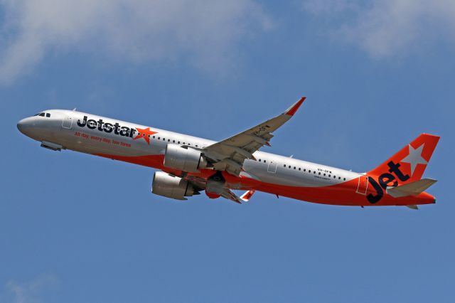 Airbus A321neo (VH-OFW)