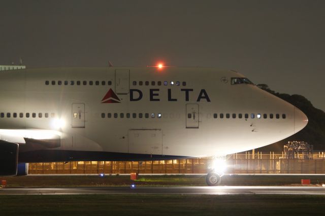 Boeing 747-400 (N668US)