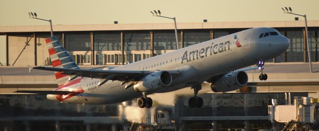 Airbus A321 (N545UW) - phoenix sky harbor international airport 18OCT22