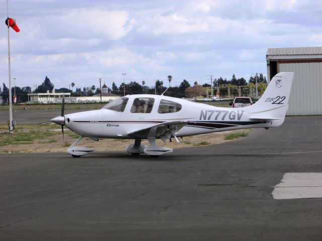 Cirrus SR-22 (N777GV) - Taxiing to RWY 26L