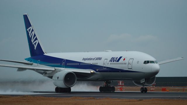 Boeing 777-200 (JA714A)