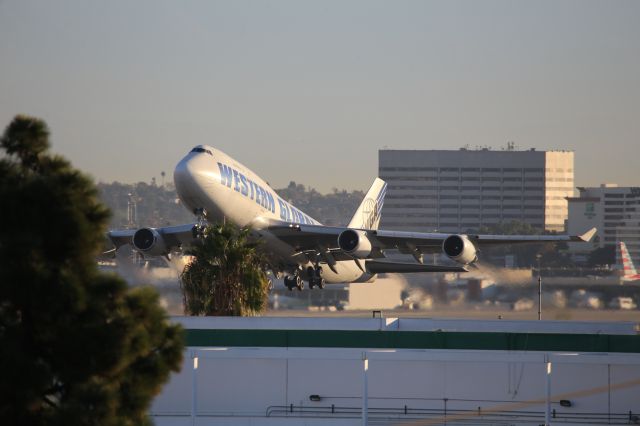 Boeing 747-400 (N344KD)