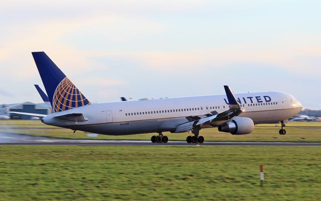 BOEING 767-300 (N652UA) - united b767-322er n652ua landing at shannon from heathrow as a replacement aircraft for the diverted united earlier 27/2/17.