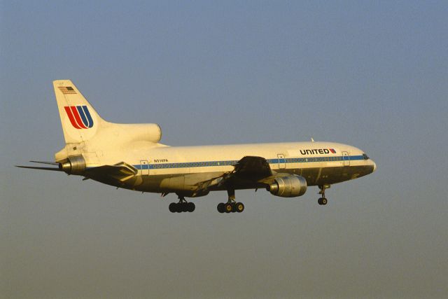 Lockheed L-1011 TriStar (N514PA) - Final Approach to Narita Intl Airport Rwy16 on 1986/03/09