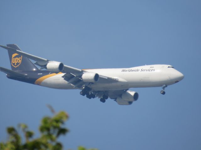 N607 — - UPS newest plane, 747-8 I live just south of Louisville International Airport and when winds are calm or from the north the planes land directly over my home. Makes a great place to plane spot from my back yard. Note that the 747-8 is considerably quieter than the 747-3 