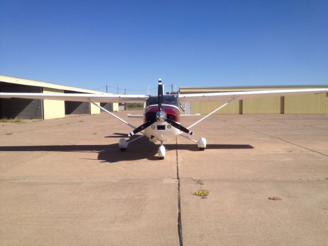 Cessna Skylane (N9913E)