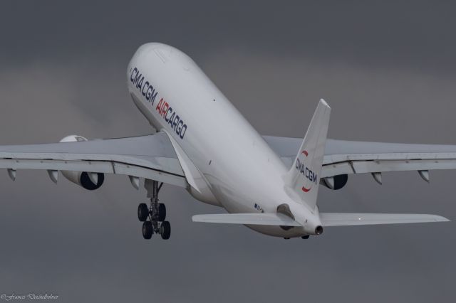 Airbus A330-200 (OO-CMA)