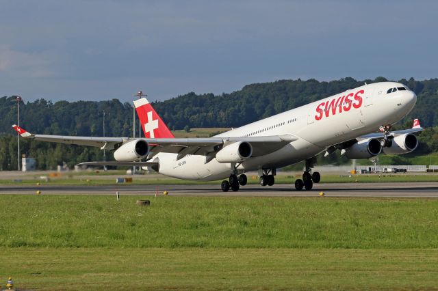 Airbus A340-300 (HB-JMK)