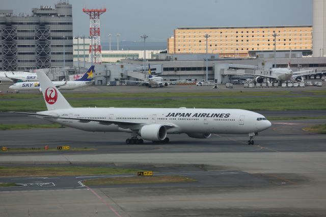BOEING 777-300ER (JA733J)