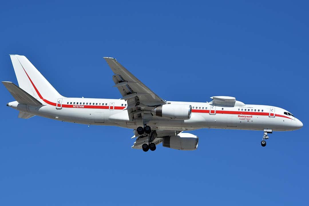 Boeing 757-200 (N757HW) - Honeywell Boeing 757-225 engine testbed N757HW returning from a round robin flight that took it to Page, Arizona on January 26, 2016. 