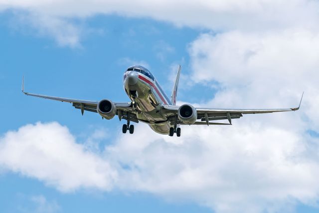 Boeing 737-800 (N864NN)