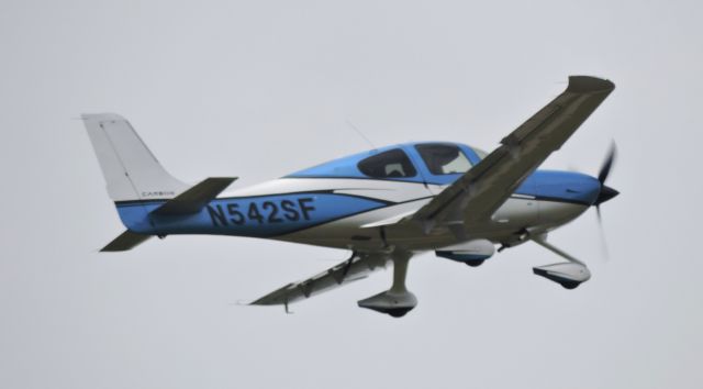 Cirrus SR-22 (N542SF) - Just taking off in the spring of 2017.