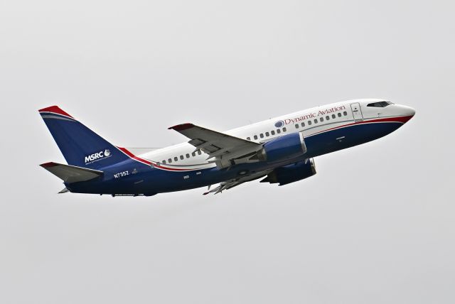 Boeing 737-500 (N735Z)