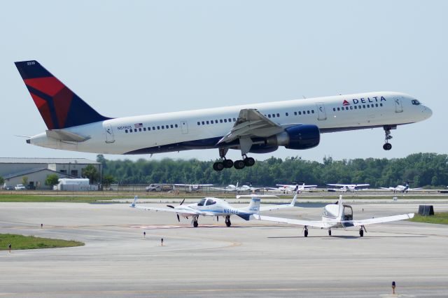 Boeing 757-200 (N519US) - The afternoon Delta flight from Atlanta touches down on 25R at Daytona. Like my photos? Follow me on twitter: @nsandin88