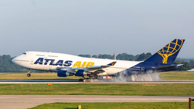 Boeing 747-400 (N480MC) - Atlas Air (Giant) 8265 rolls the tire smoke on touchdown at KLEX for a military charter to KTCM Tacoma, WA.