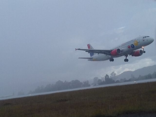 Airbus A320 (HK-5125)