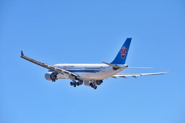 Airbus A330-200 (B-6548)