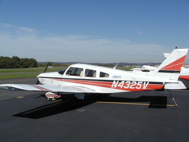 Piper Cherokee (N4325V)