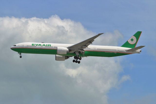 BOEING 777-300 (B-16719)
