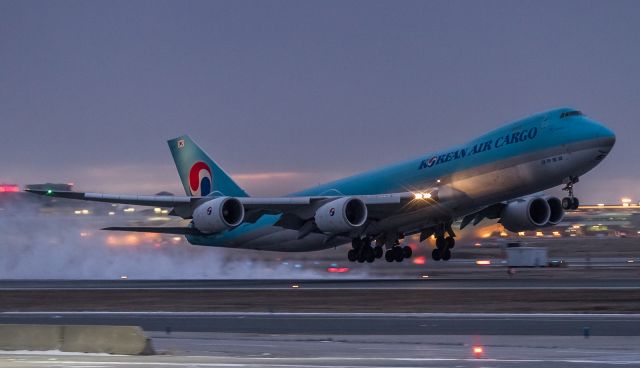 BOEING 747-8 (HL7610) - KAL284 lifts off runway 23 at YYZ heading to Anchorage and straining the limits of my camera in low light!