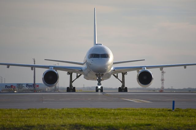 Boeing 757-200 (N801DM) - Taxiing back to parking 03-18-25