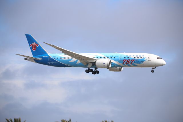 Boeing 787-9 Dreamliner (B-1168)