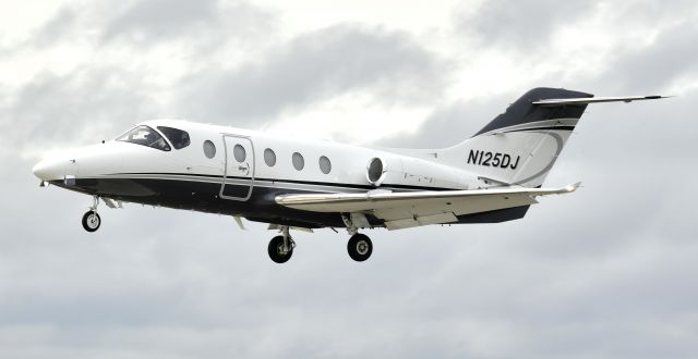 N125DJ — - On final, RWY 12, at KMCE