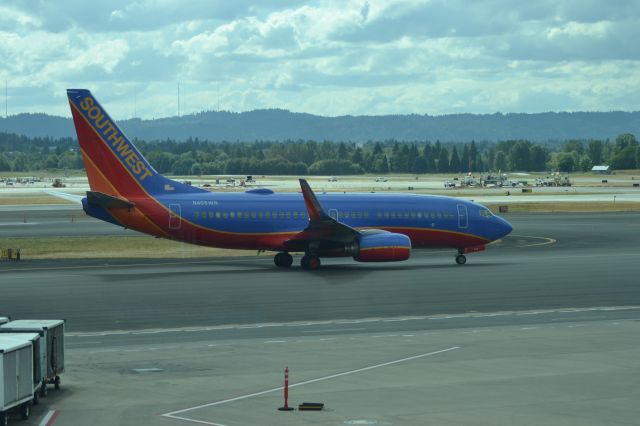 Boeing 737-700 (N409WN) - Taxiing for departure at PDX