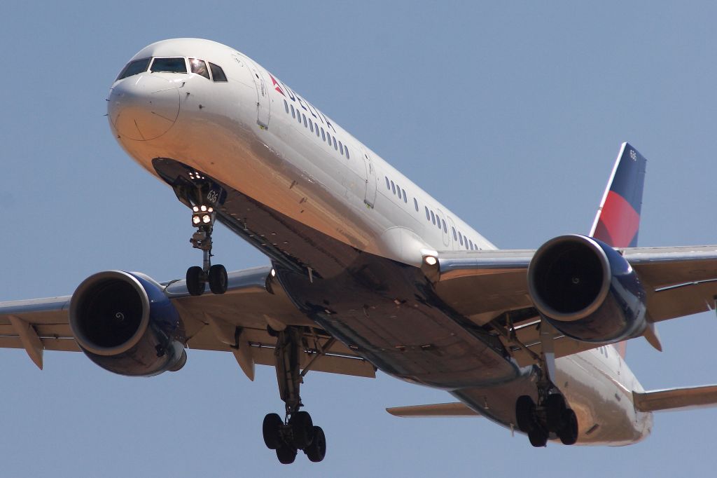 Boeing 757-200 (N636DL)