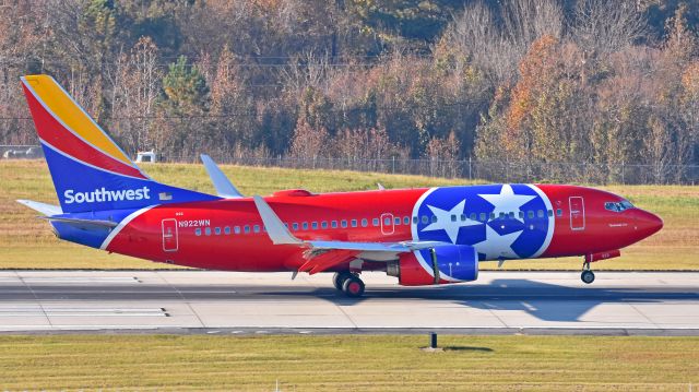 Boeing 737-700 (N922WN) - Southwest Airlines Boeing 737-700 (N922WN) "Tennessee One" from KTPA arrives at KRDU Rwy 5L on 11/17/2018 at 3:34 pm.