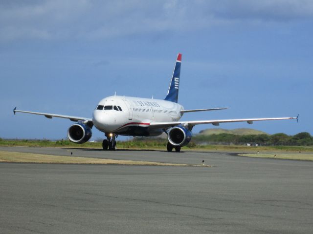 Airbus A319 (N723UW)