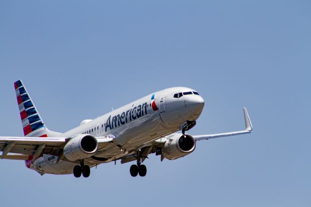Boeing 737-800 (N949NN)
