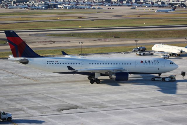 Airbus A330-200 (N860NW)