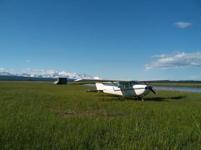 Cessna Skyhawk (N739WN) - Taken at off-field landing in 2005 along the Kuskatana River, which is on the west side of the Cook Inlet directly across of Kenai, Alaska.