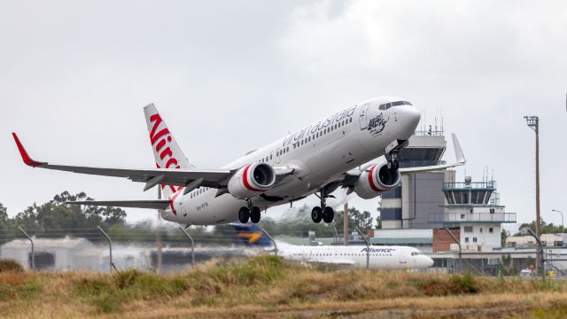 Boeing 737-800 (VH-YFW)