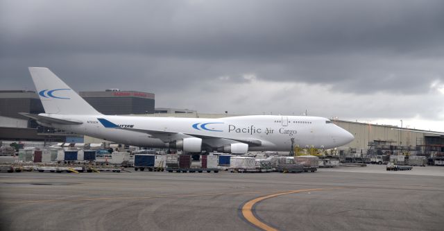Boeing 747-400 (N703CK)