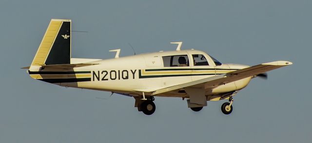 Mooney M-20 (N201QY) - N201QY 1977 MOONEY M20J s/n 24-0357 - North Las Vegas Airport (IATA: VGT, ICAO: KVGT,)br /Photo: TDelCorobr /February 15, 2020