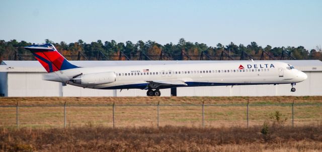 McDonnell Douglas MD-88 (N951DL) - Landing on a beautiful fall evening!