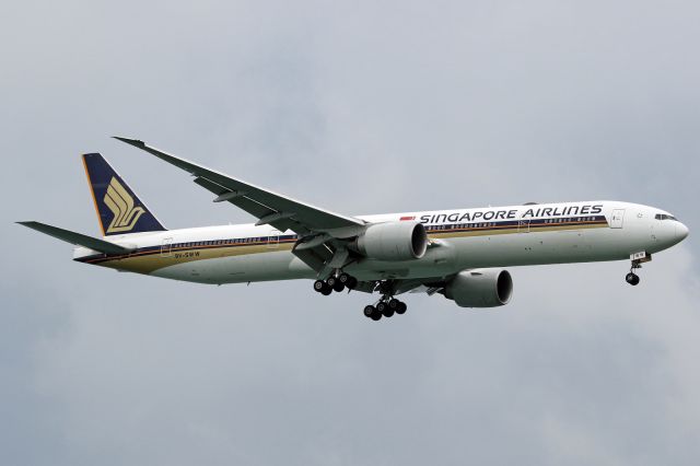 BOEING 777-300 (9V-SWW)