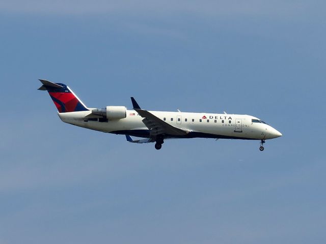 Canadair Regional Jet CRJ-200 (N978EV)