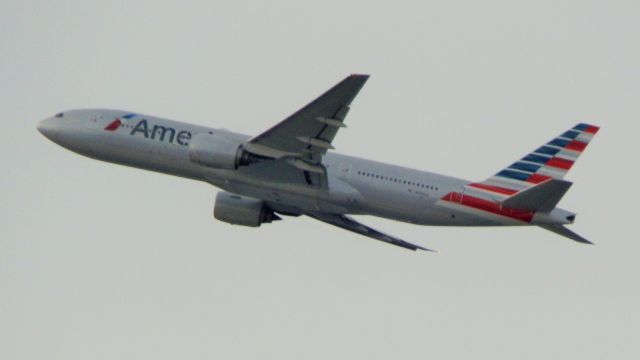 Boeing 777-200 (N782AN)