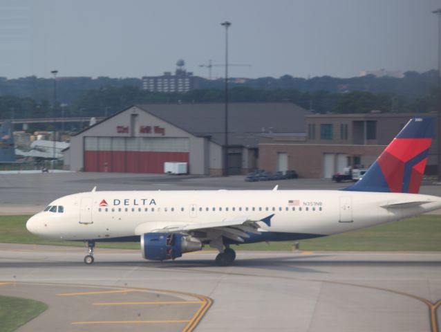 Airbus A319 (N351NB) - Reverse thrust deployed on 30R in the afternoon