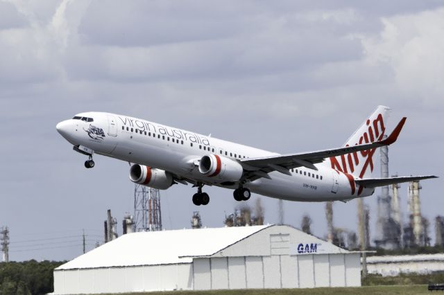 Boeing 737-800 (VH-YFR) - From the Northern end of the airport.