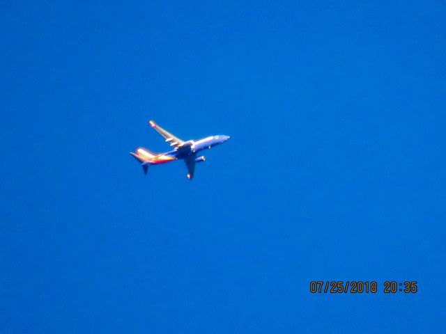 Boeing 737-800 (N8662F)
