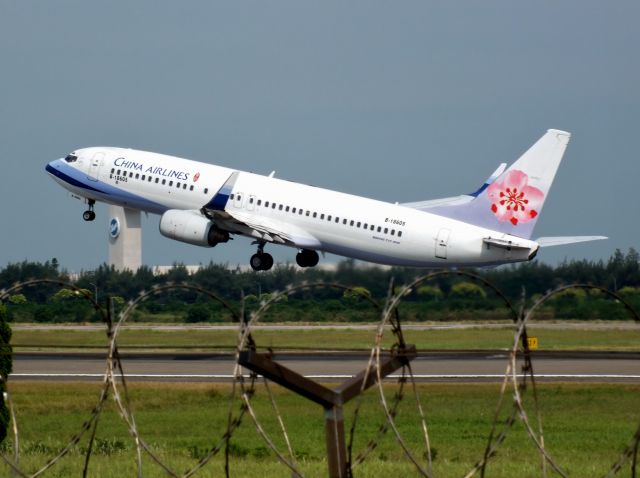 Boeing 737-800 (B-18605)
