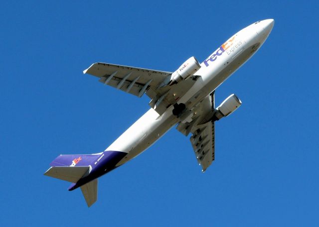 Airbus A300F4-600 (N688FE) - FDX643 Heavy off of runway 05 at Shreveport Regional on the way to New Orleans.