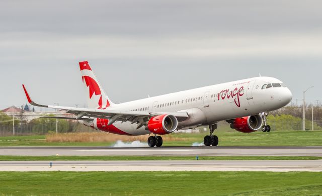 Airbus A321 (C-FJQD) - ROU1891 touches down on runway 33L arriving from Tampa